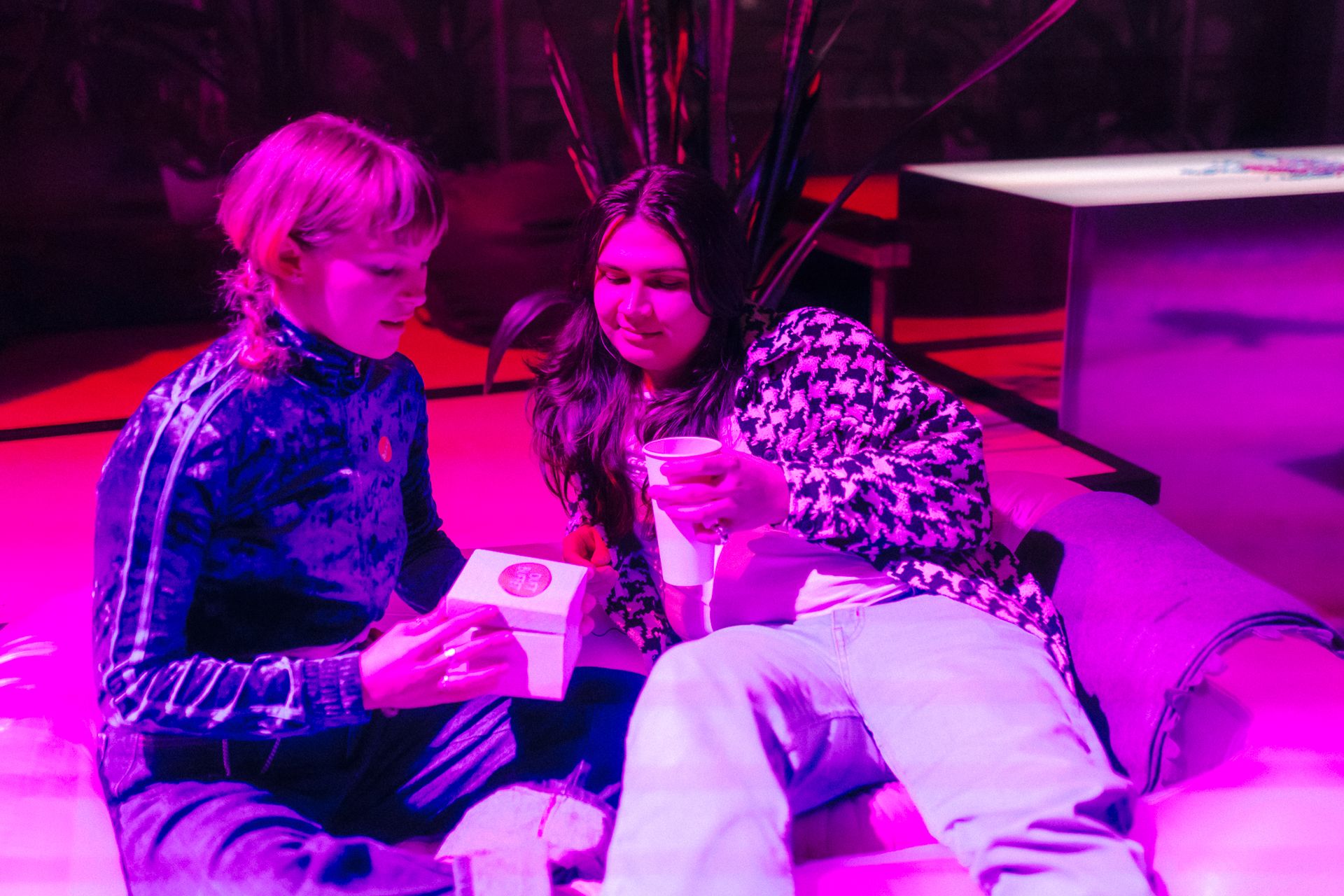 Kostenloses kulturangebot: Taking the time – hosted by Elena Lach, Ema Bencíková & LIFT Tanzkollektiv